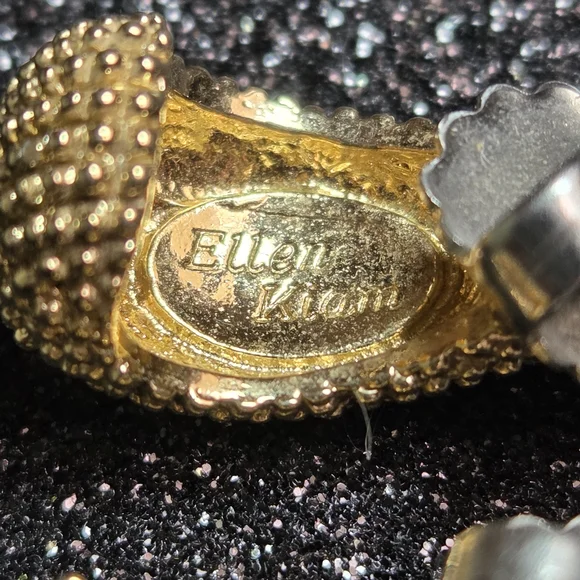 Vintage Ellen Kiam Gold Textured Earrings - Picture 3 of 4